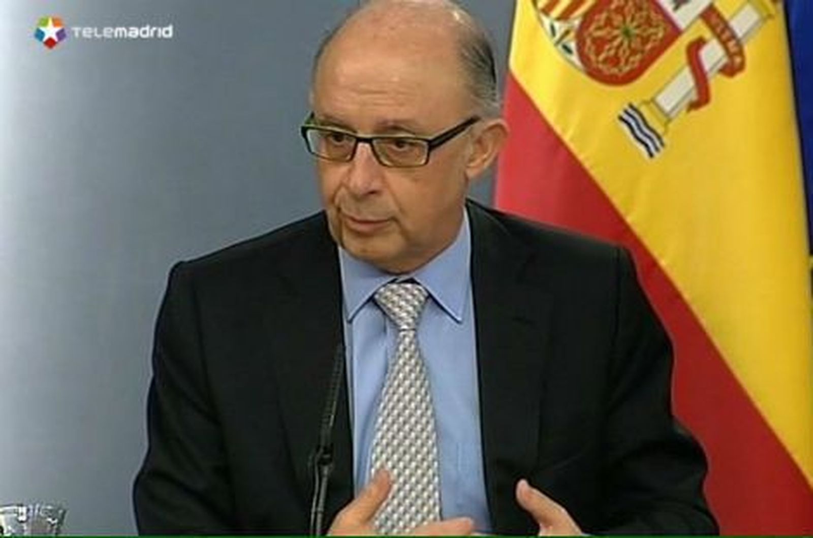 Montoro anuncia la reducción de los tramos del IRPF de siete a cinco