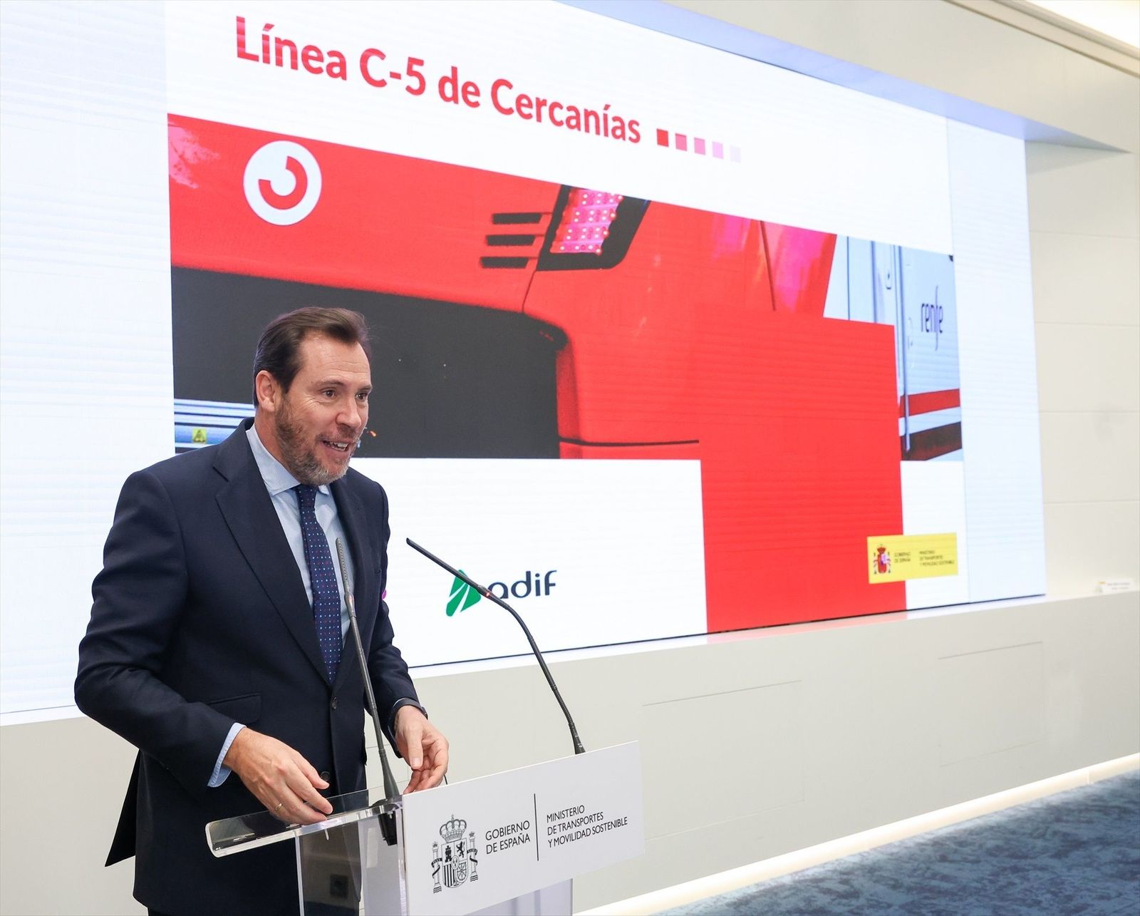 1.350 millones, cinco años de obras y 35 nuevos trenes para la C-5 de Cercanías de Madrid
