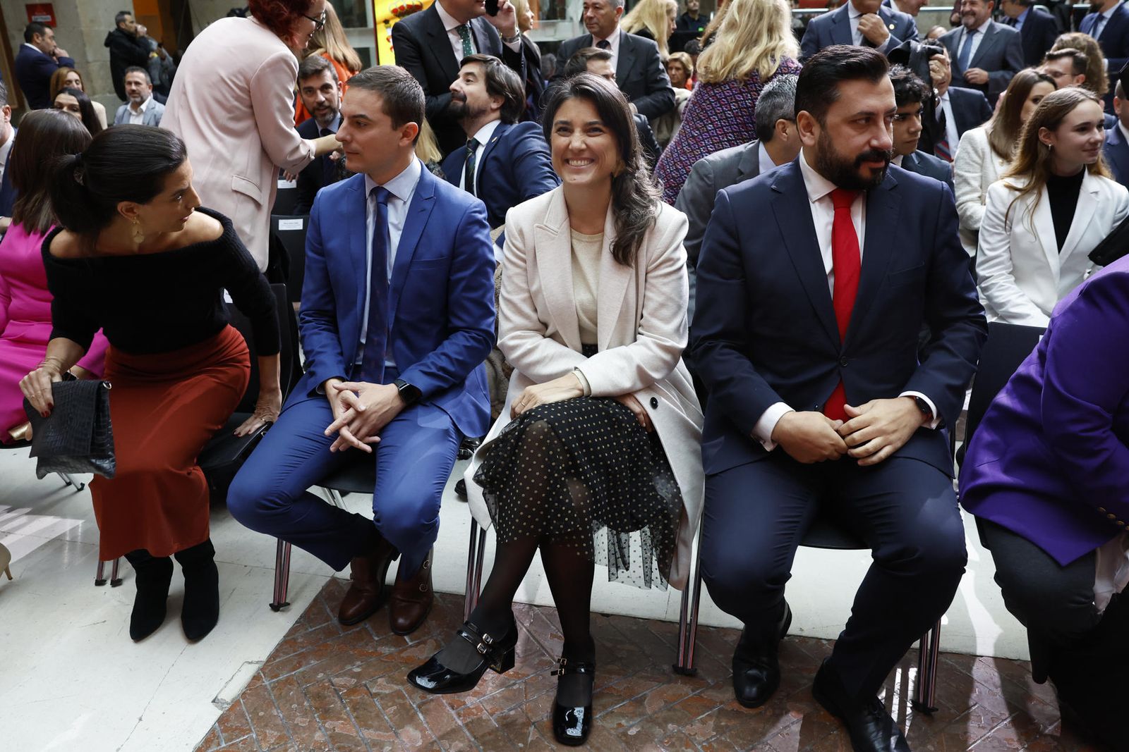 Izquierda y derecha se reprochan mutuamente en Sol no respetar la Constitución