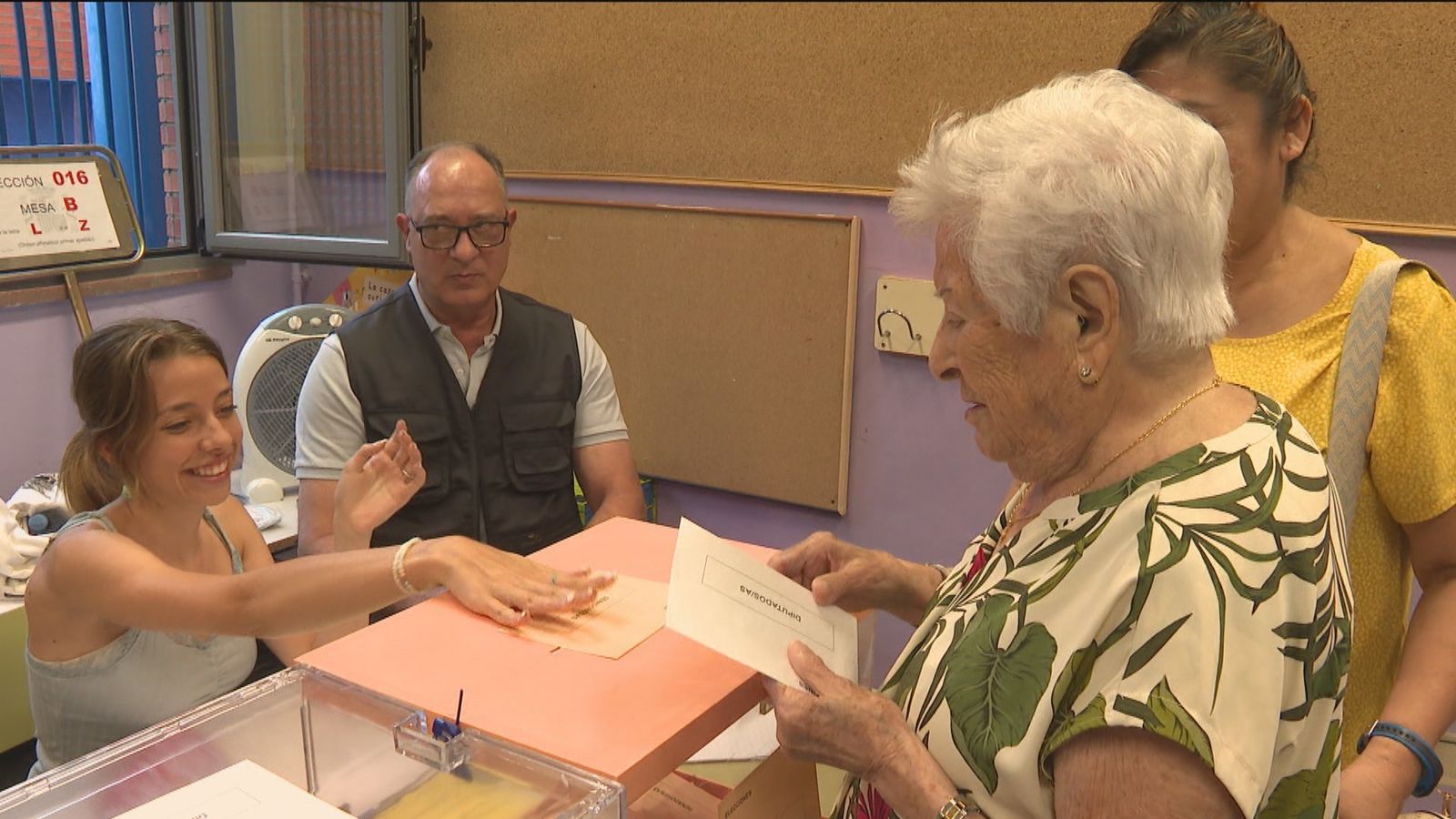 Josefa vota a sus 99 años
