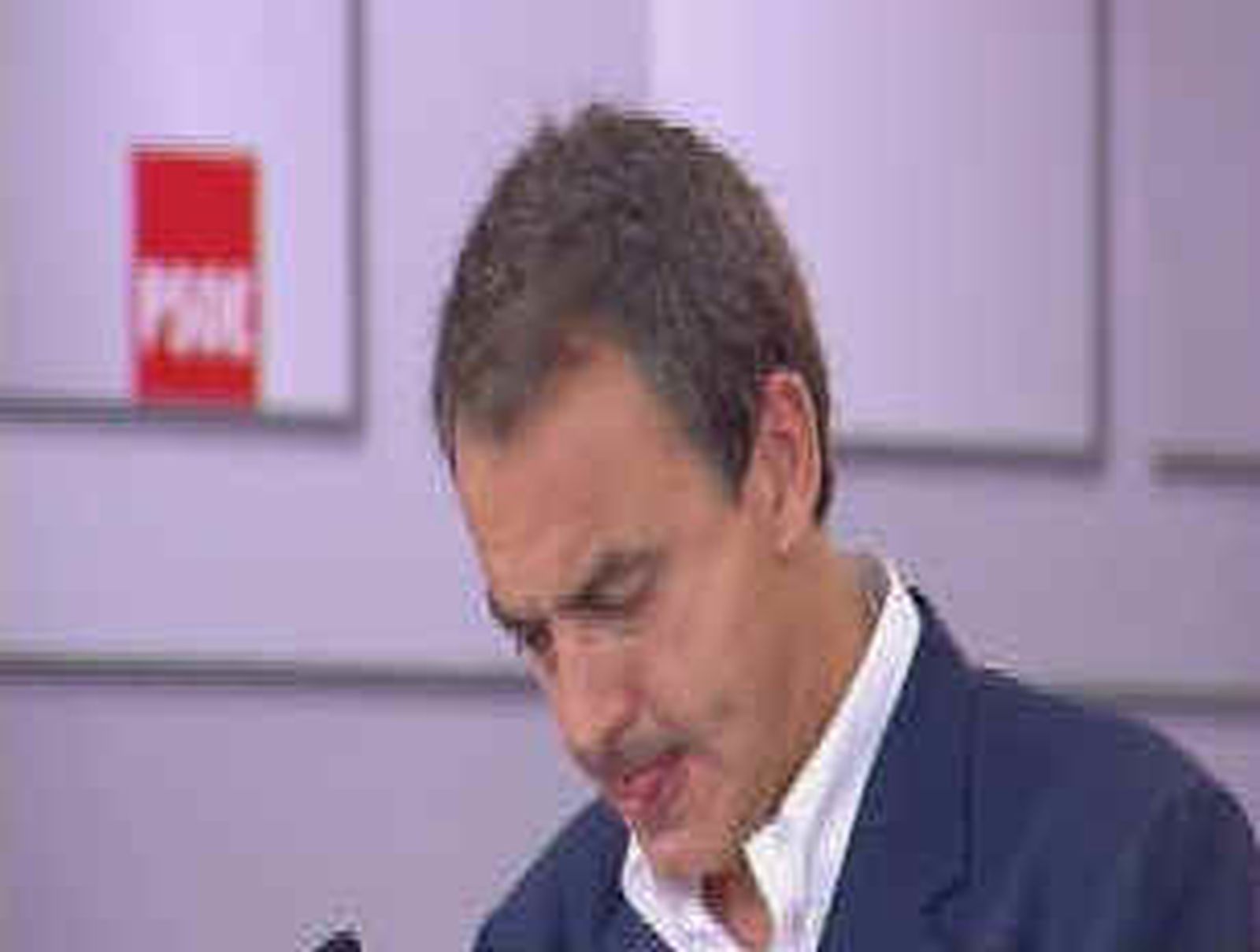 Zapatero admite que si el PSOE no hubiera salido tan  mal del 22-M la sucesión se habría hecho de otra forma