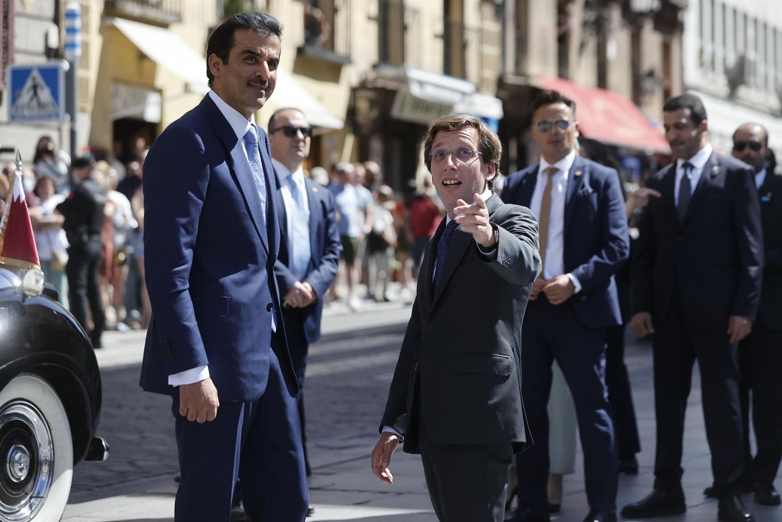 Almeida entrega la Llave de Oro de la Villa al emir de Catar