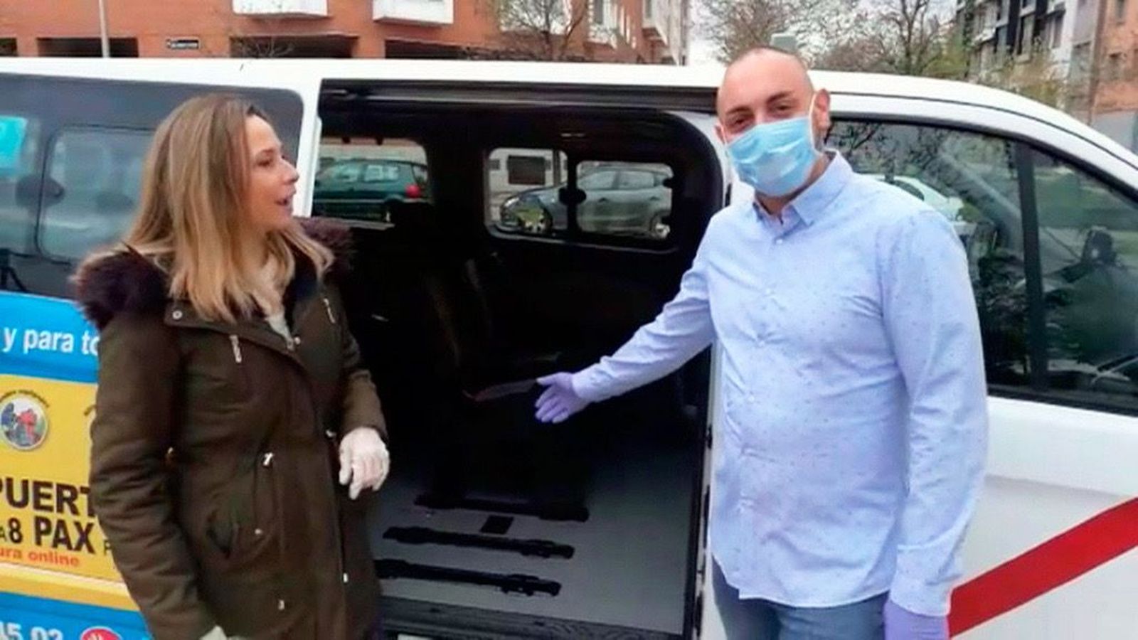 El taxista que llevó a la mujer que dio a luz en el taxi: "Tuvo al bebé ella sola"