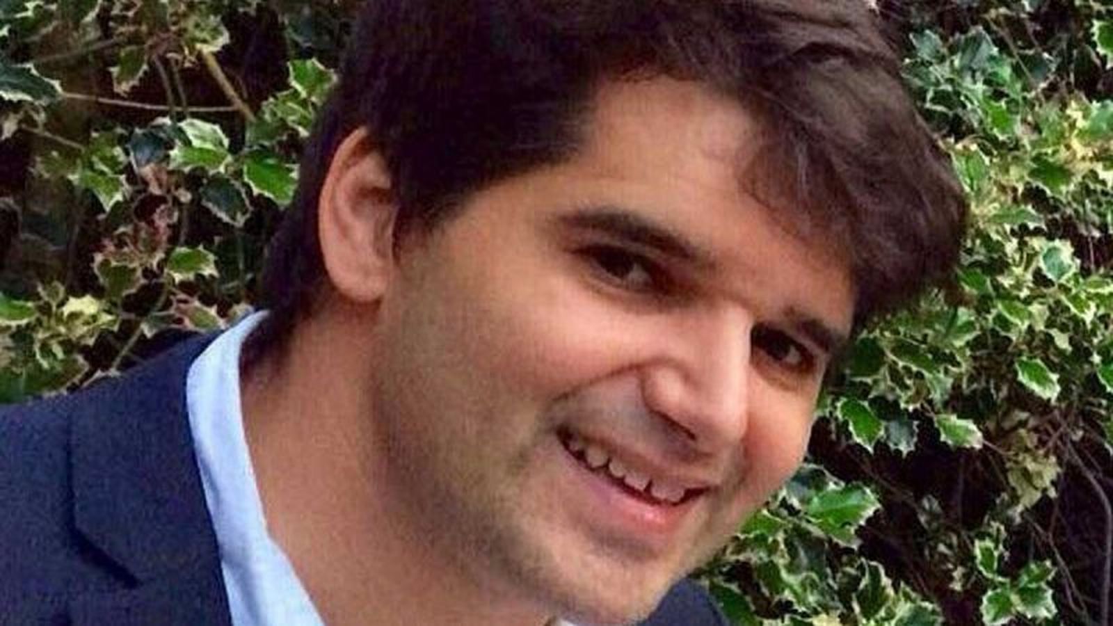 Isabel II condecora a título póstumo por su valentía al español Ignacio Echevarría, el 'héroe del monopatín'