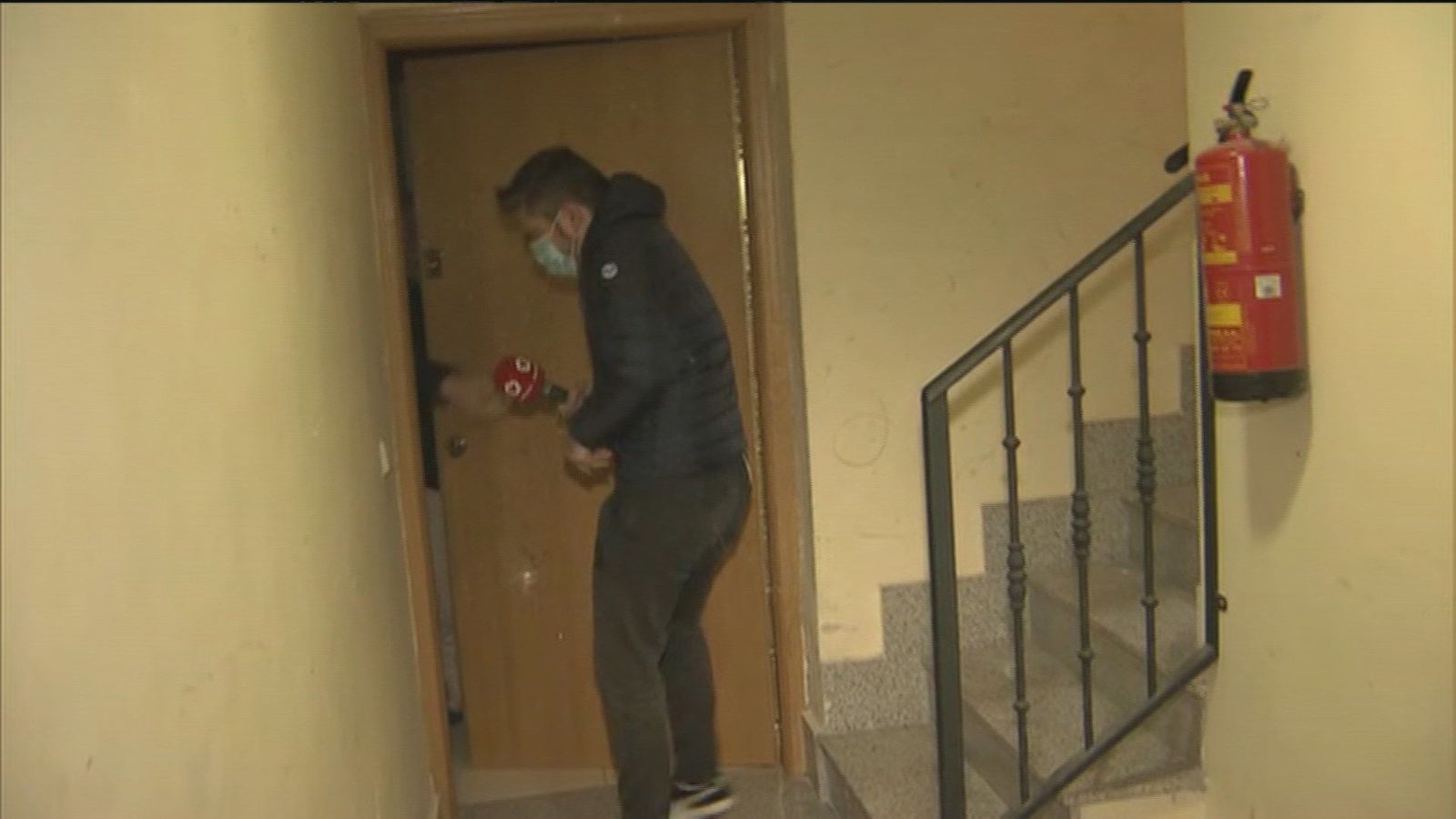 Telemadrid descubre la ‘guarida’ del alunicero ‘El Goyito’, un piso okupado en Casarrubios del Monte