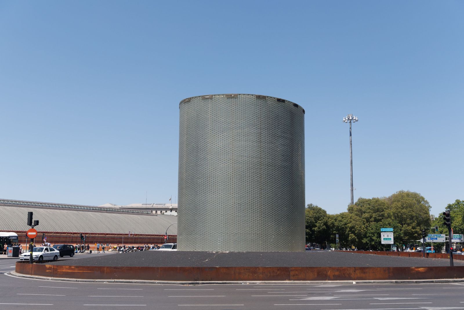 Hasta 5.000 ladrillos de vidrio el monumento del 11.M esperan dueño este sábado en Madrid