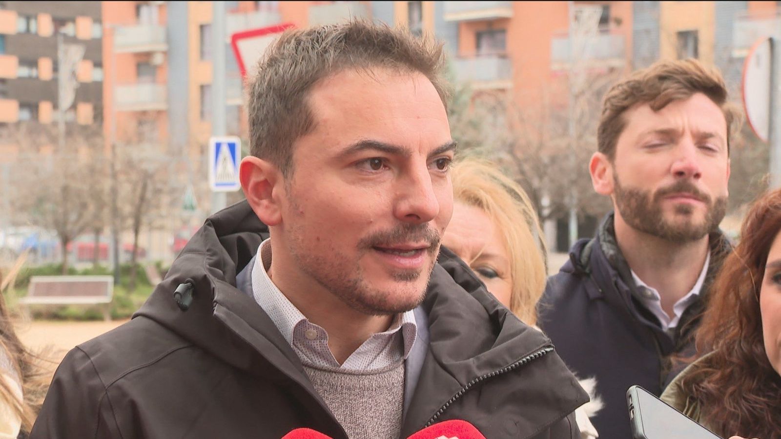 Lobato pide a Ayuso que complete con 100 euros la ayuda al alquiler joven del Gobierno