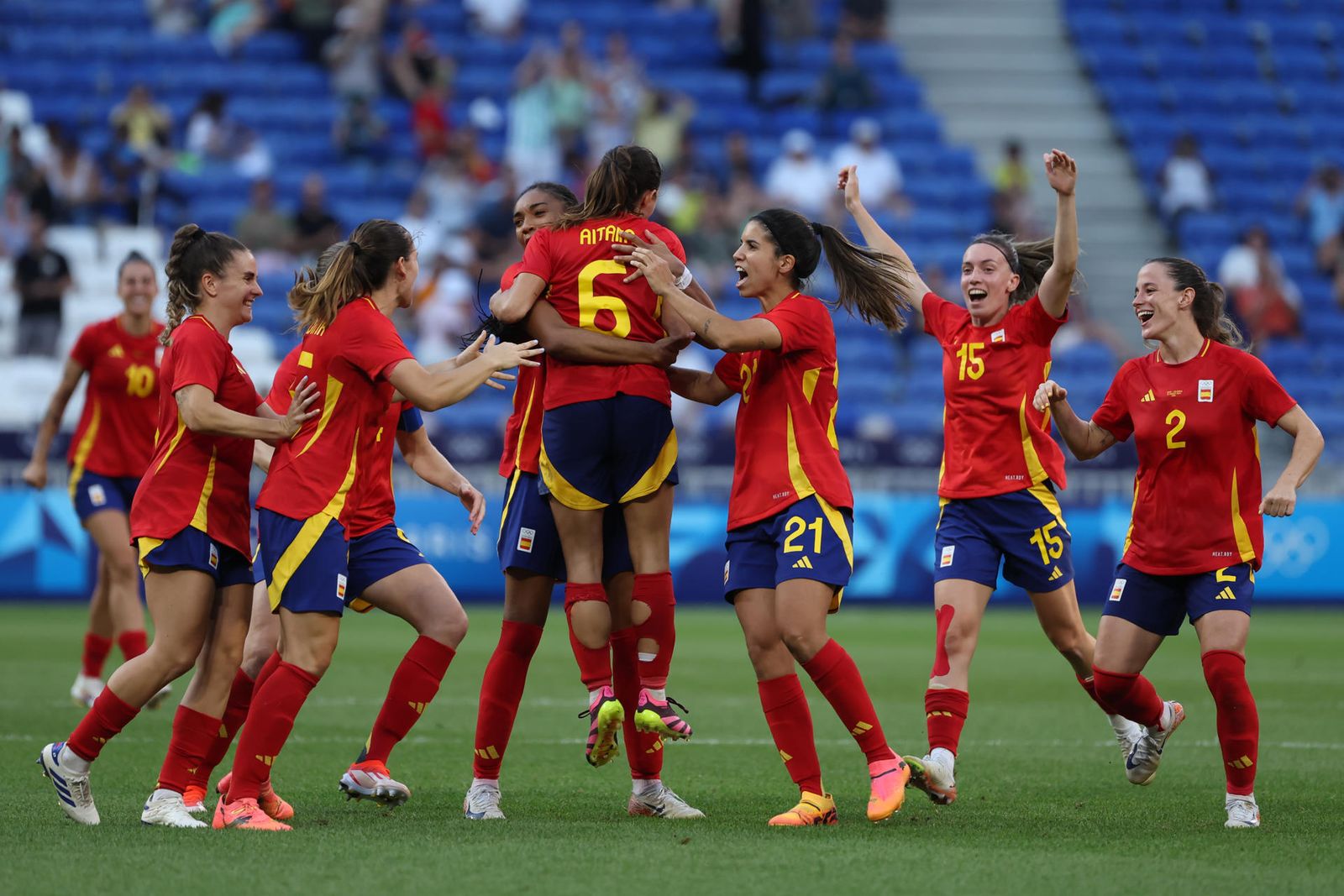 La Selección femenina de fútbol celebra el pase a semifinales de París 2024