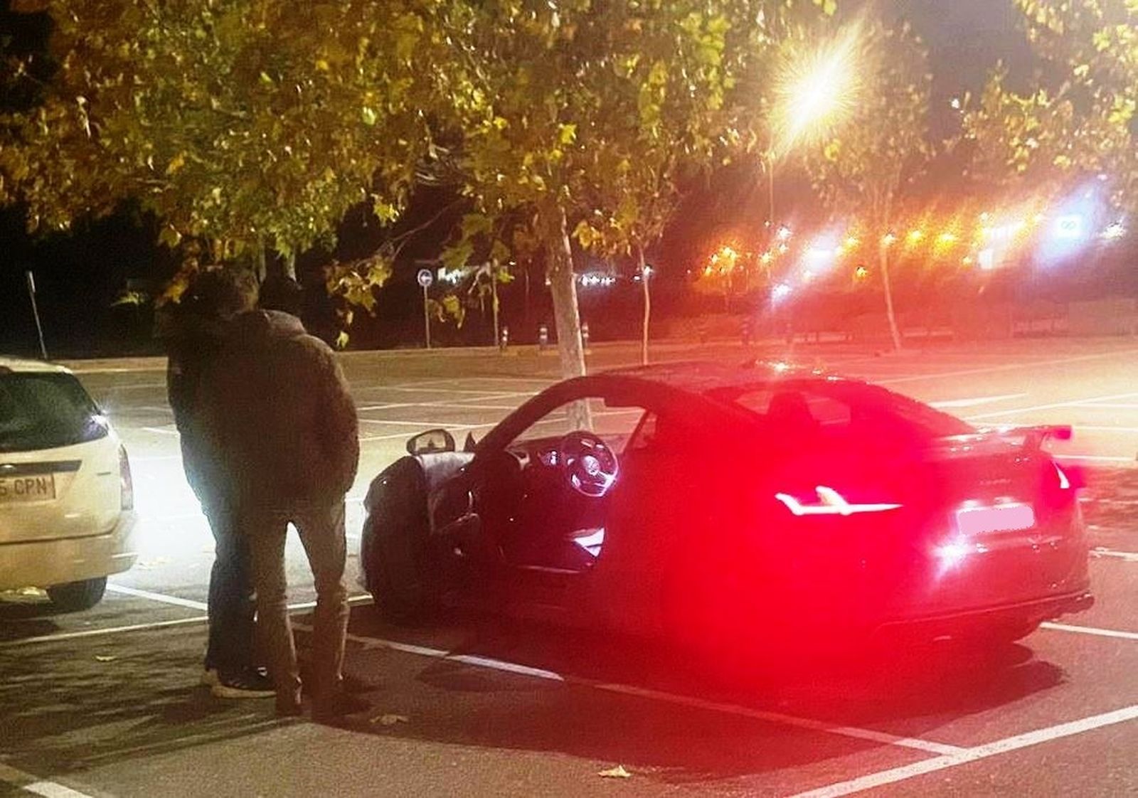 Un vehículo multado por conducir a velocidad excesiva