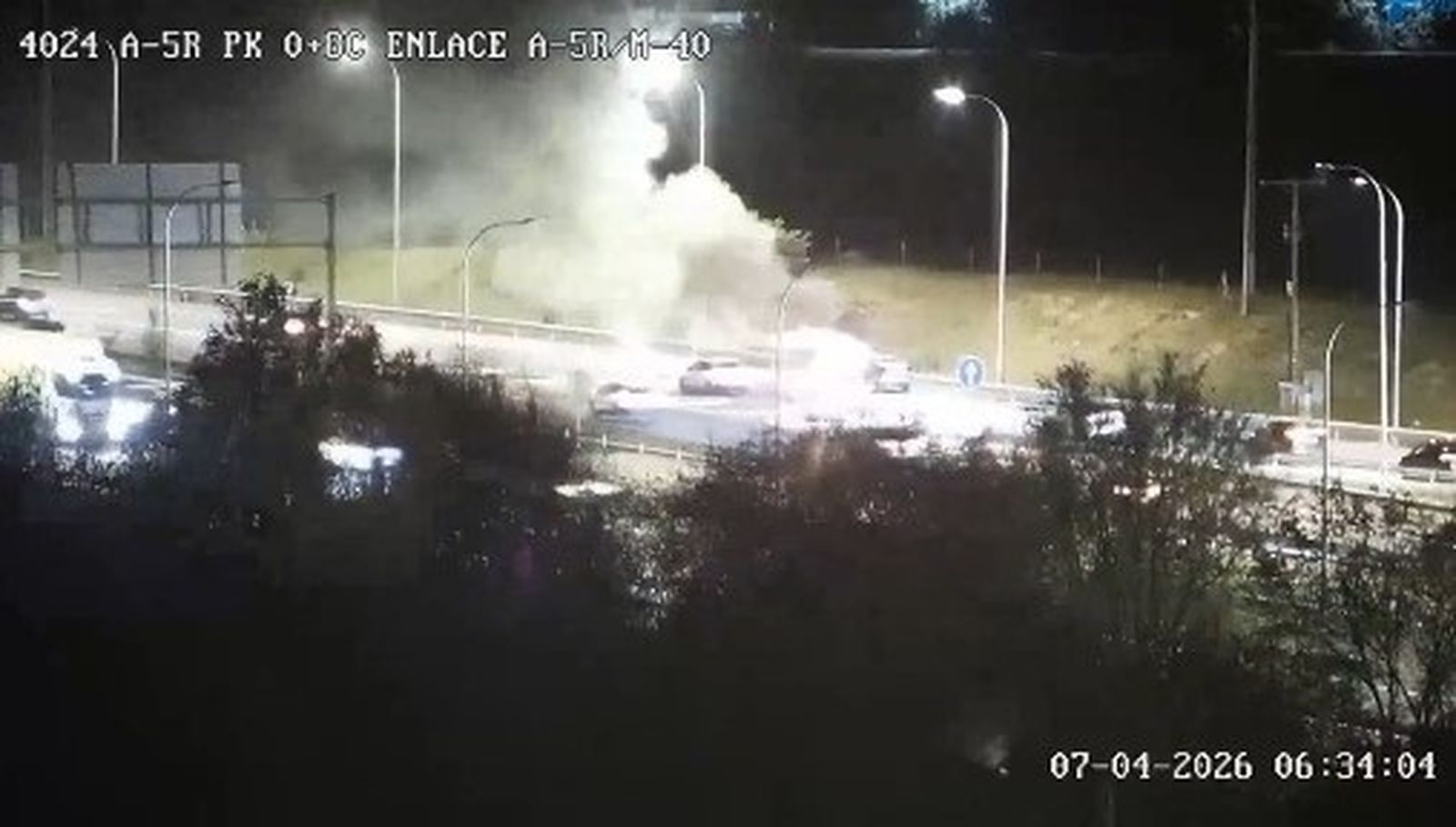 Incendio de un coche en la M-40 colapsa los accesos a Madrid con fuertes retenciones en varias autovías