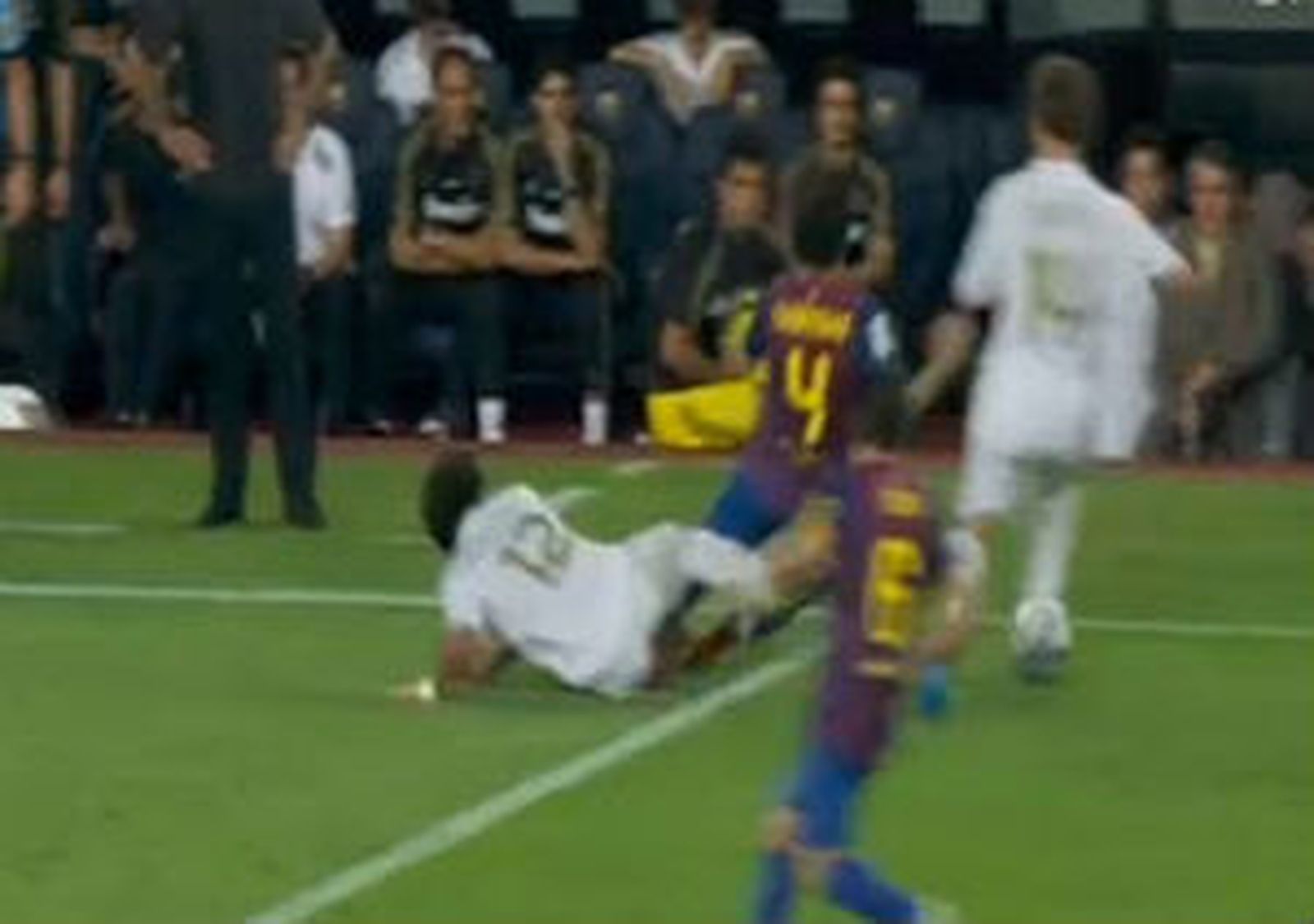 EL Madrid hace un gran partido, pero pierde los modos, la cabeza y la Supercopa