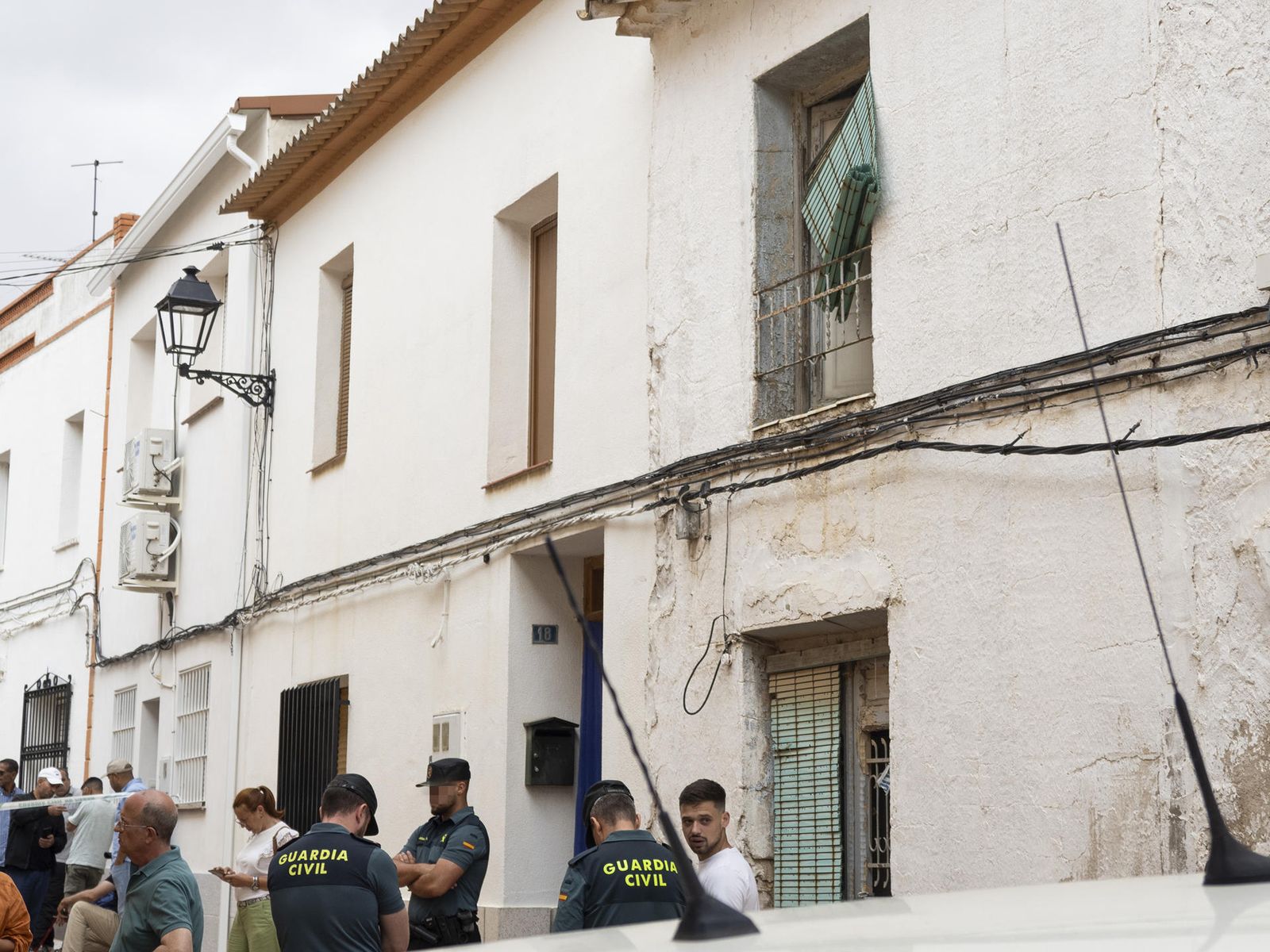 Vivienda de Las Pedroñeras donde hallaron los cuerpos de la mujer y sus dos hijos de 5 y 7 años