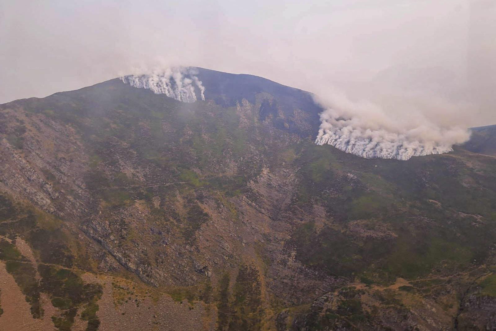 El fuego amenaza los Picos de Europa, con varios pueblos desalojados
