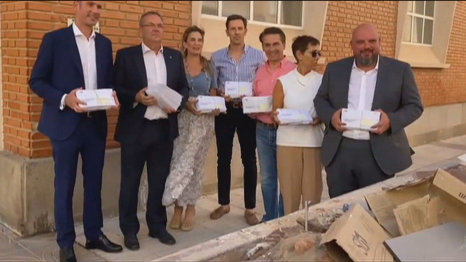 El PP denuncia la aparición de 354 sobres electorales en un contenedor de obra en Badajoz