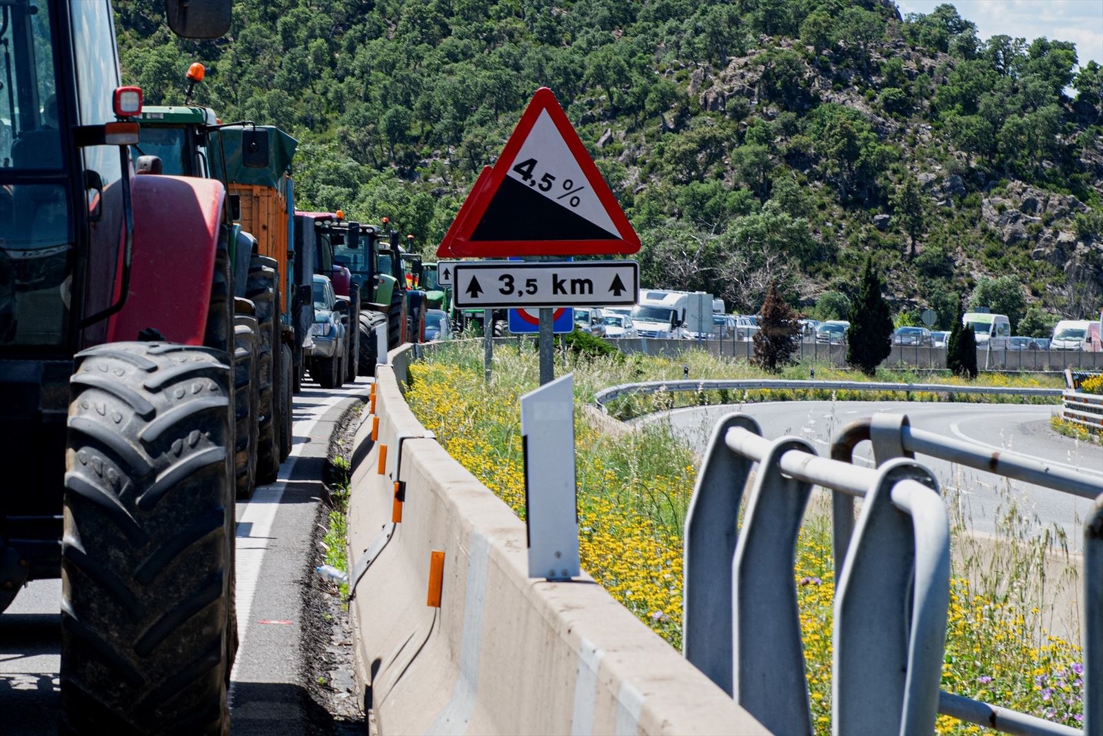 Protesta de agricultores en la frontera entre España y Francia