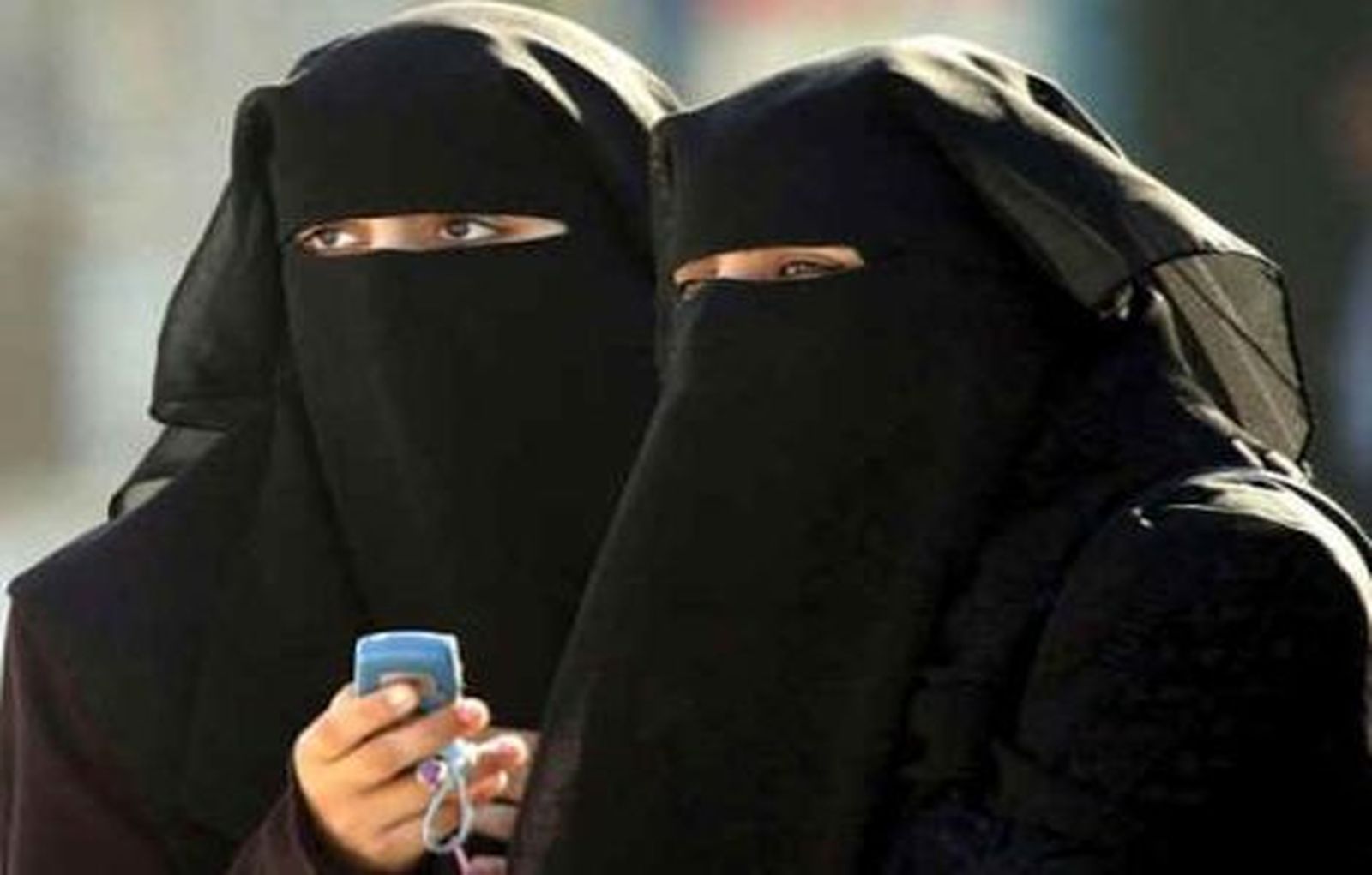 La policía francesa detiene a tres mujeres con velo en el centro de París