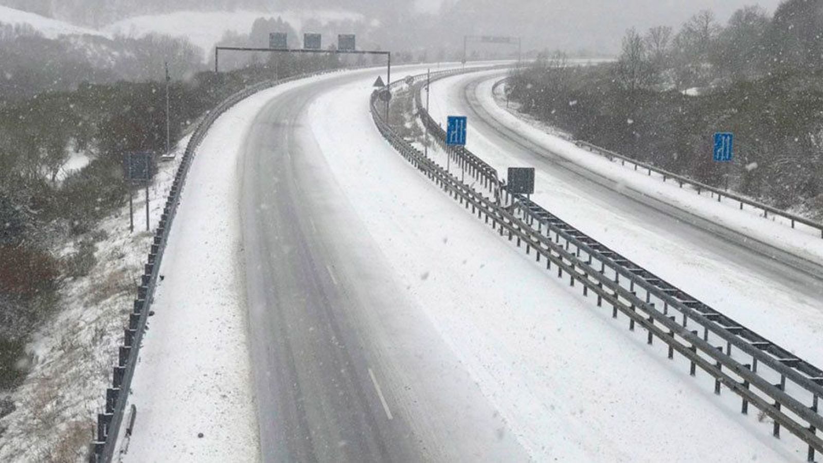 La nieve, el frío y las olas se acentúan y ponen en alerta a 28 provincias, dos en rojo