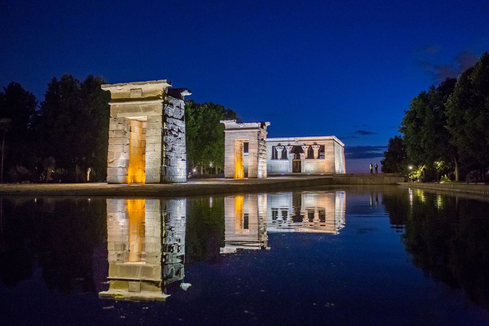 El Templo de Debod también puede ser una execelente opción para buscar las lágrimas de San Lorenzo. Y muy céntrico. Se encuentra próximo a la Plaza de España.