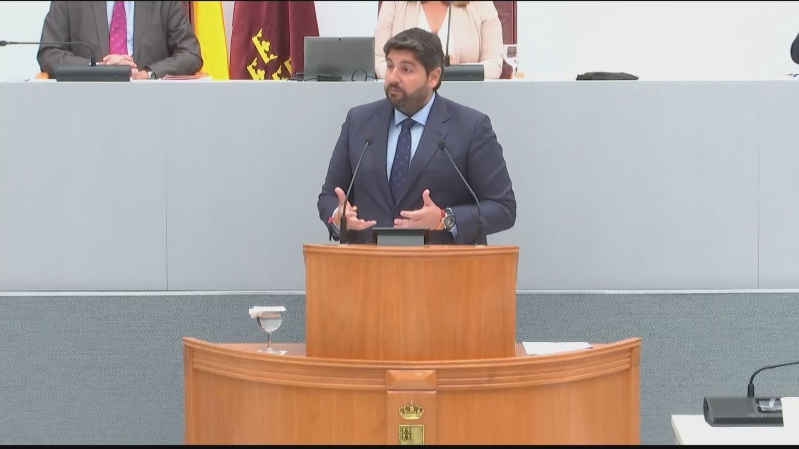 López Miras fracasa en su primera votación de investidura por el voto en contra de Vox