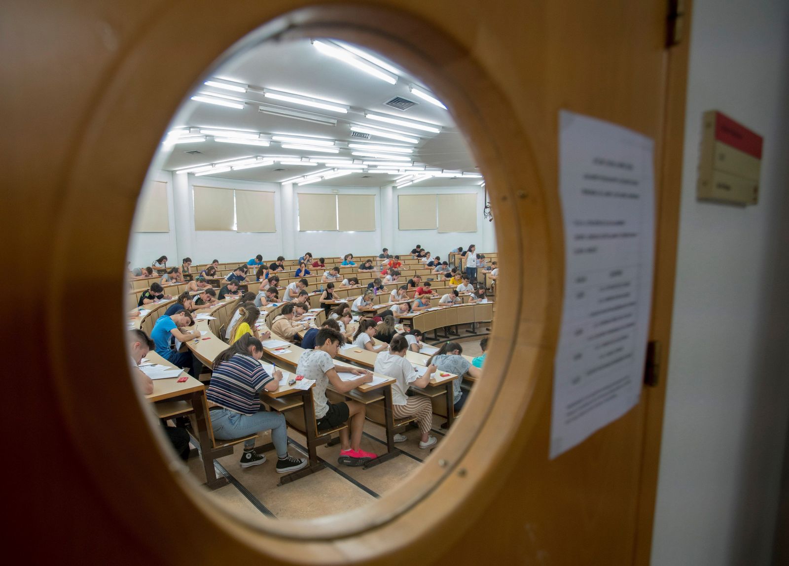 Sigue la polémica por las diferencias de las pruebas de selectividad en España