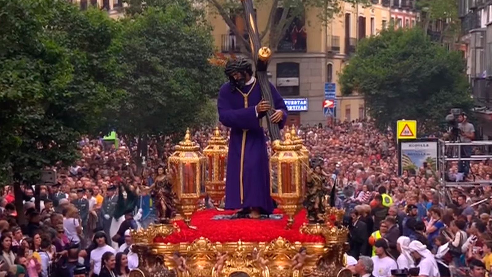 La imagen de Nuestro Padre Jesús del Gran Poder, recorre las calles madrileñas (2017)