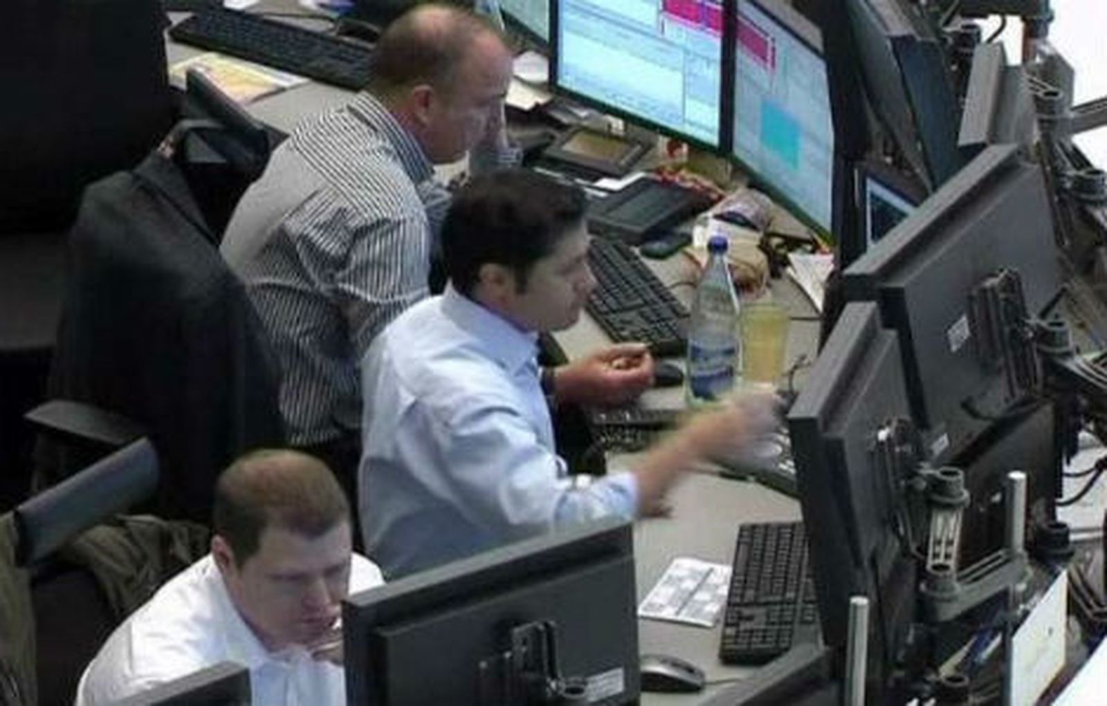España coloca 2.516 millones en bonos al interés más alto desde diciembre