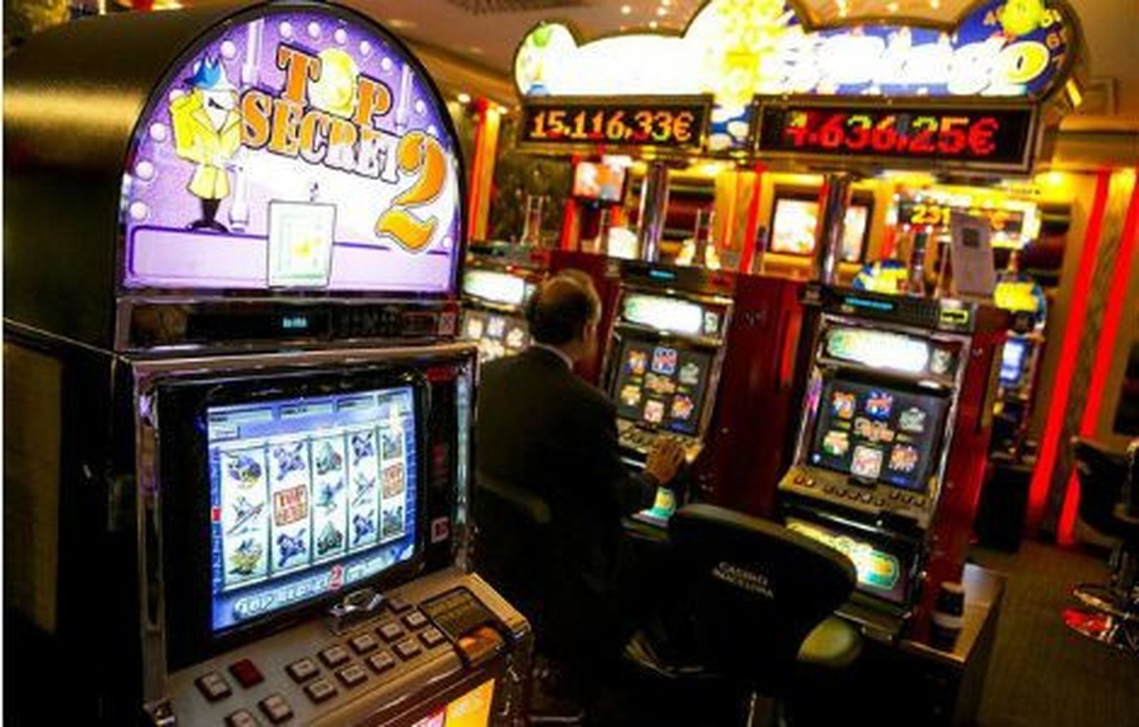 Sanidad abre las puertas a Eurovegas: se fumará en las salas tragaperras