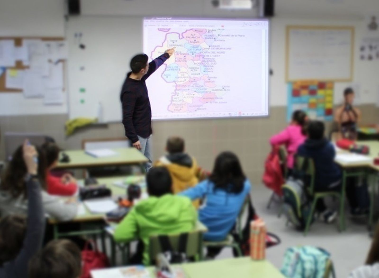 Un profesor dando clase