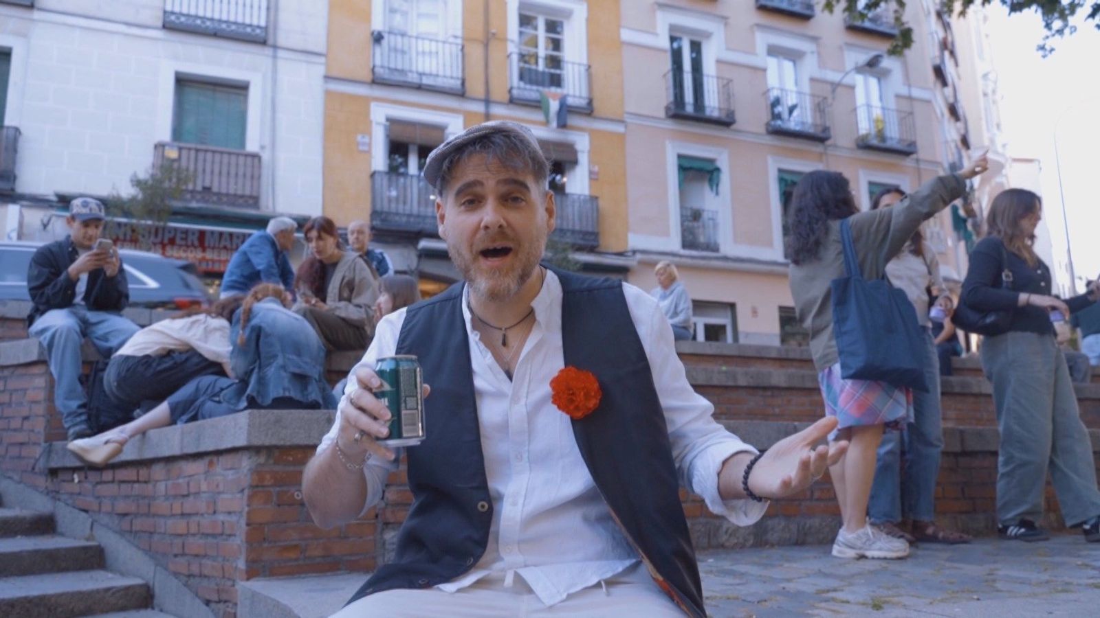 Los jóvenes madrileños reinventan el chotis en San Isidro: así suena ahora el Madrid de Agustín Lara