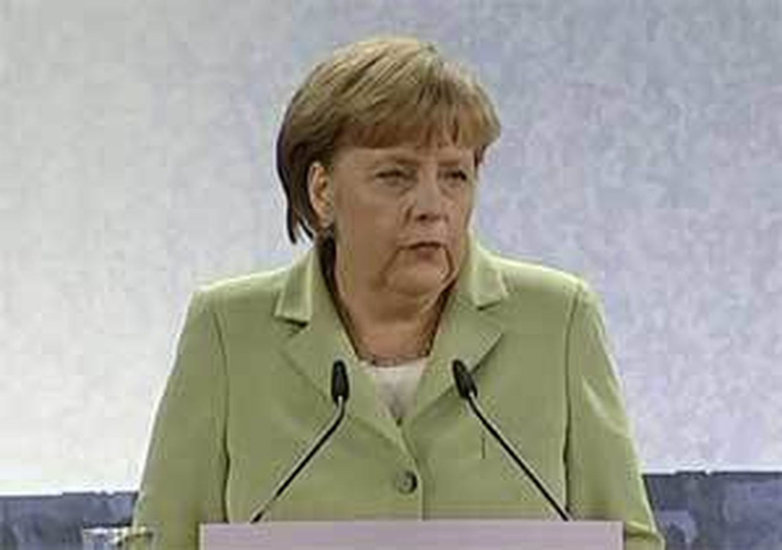 Merkel pide confianza en las reformas en España y en la estabilización de los bancos europeos