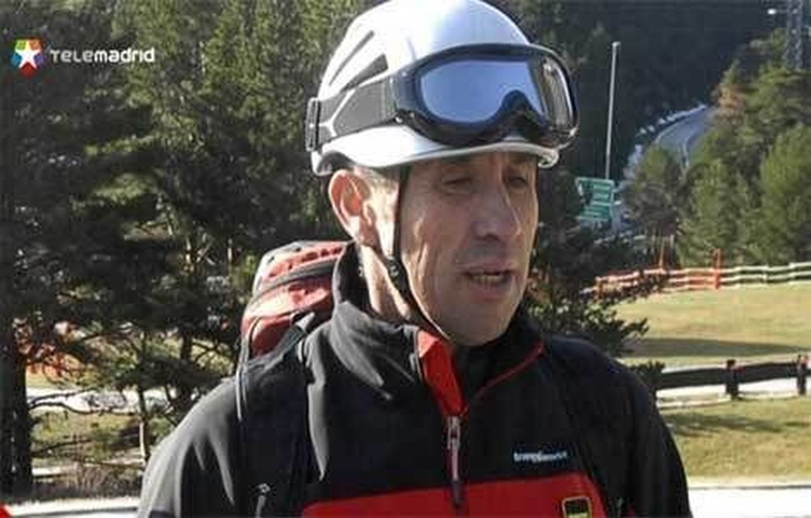 Compañeros del bombero madrileño muerto en Francia le recuerdan con un minuto de silencio