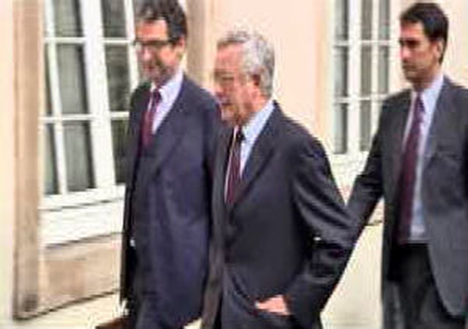 El Eurogrupo analiza con Italia la situación de su deuda mientras se espera la comparecencia de Berlusconi