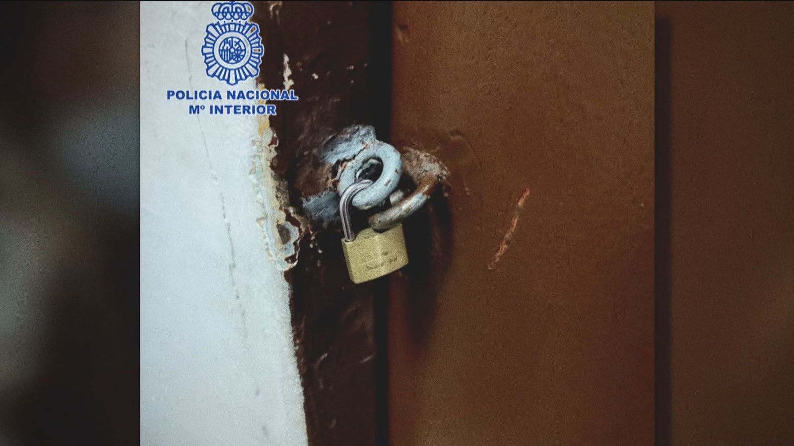 La Policía Nacional libera a una mujer retenida por su expareja en Barajas durante cuatro días