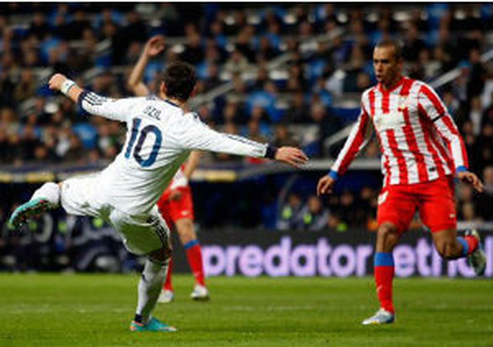 Ozil ante el Atlético de Madrid