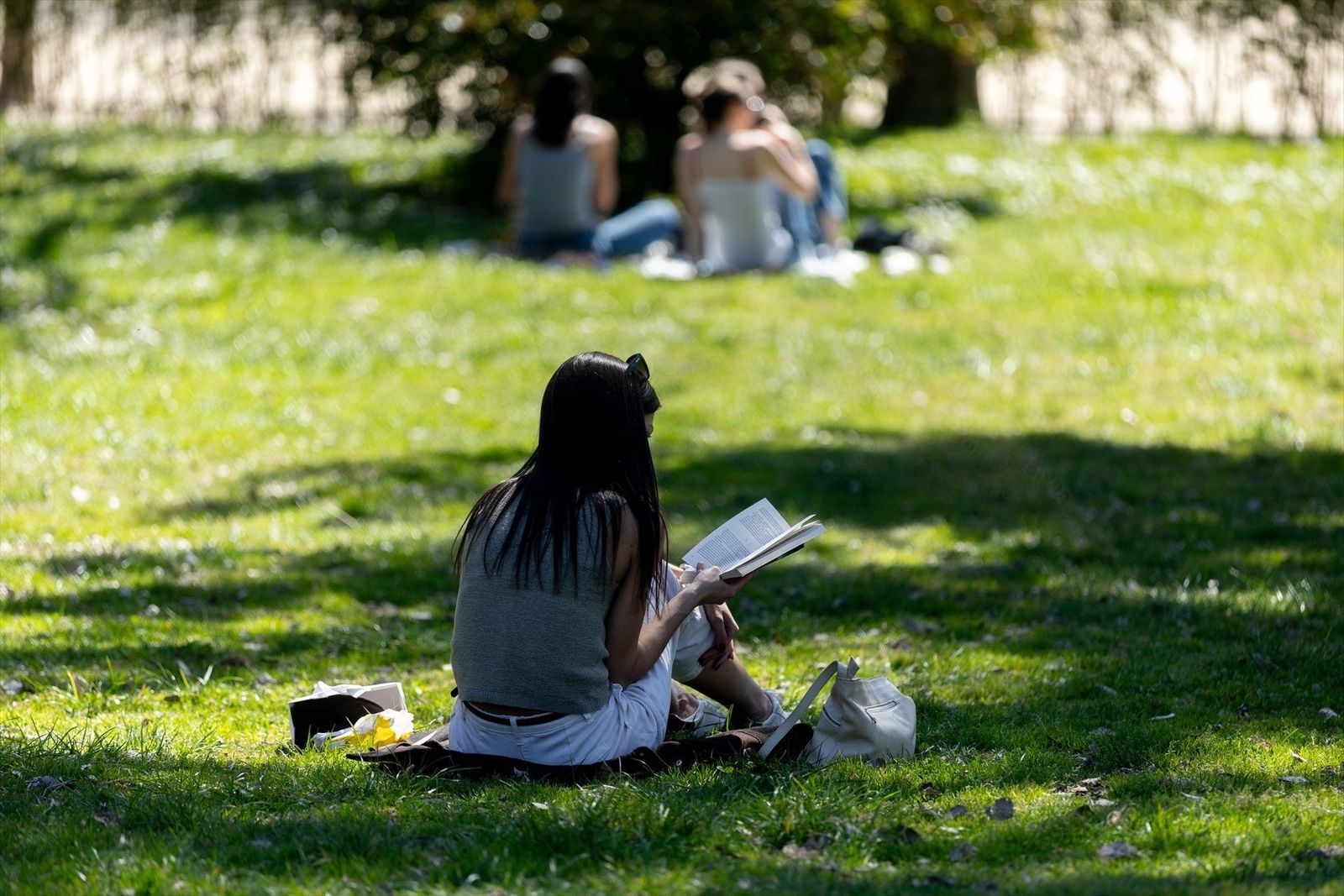 La primavera llega a Madrid con cambio de hora y aviso de la AEMET: más calor, pero con días inestables y lluvias