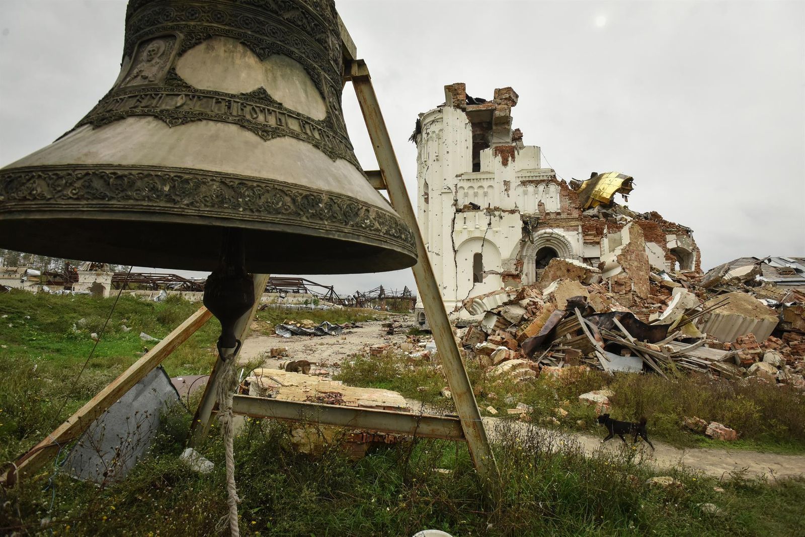 Restos del monasterio de San Jorge en el pueblo de Dolyna, región de Donetsk, Ucrania, 02 de octubre de 2022.