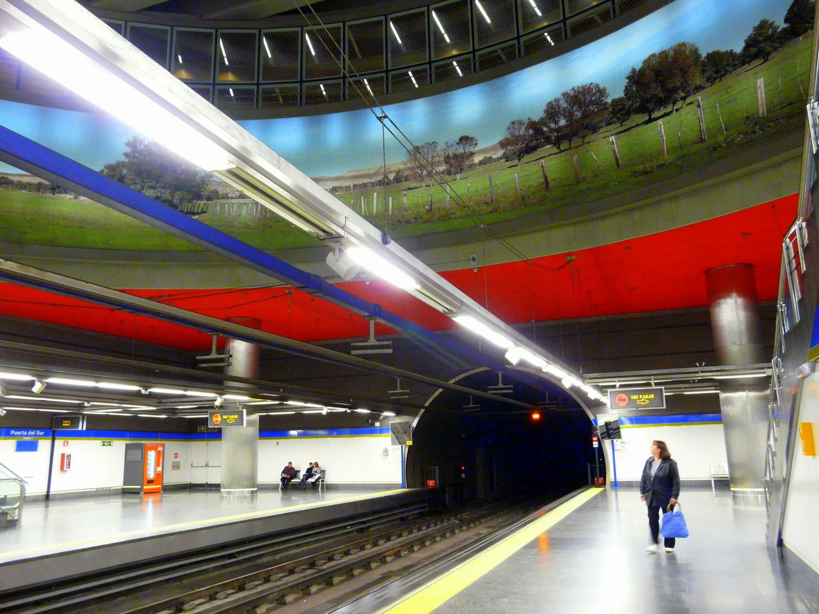 Andenes de la estación de metro de Puerta del Sur, en Alcorcón