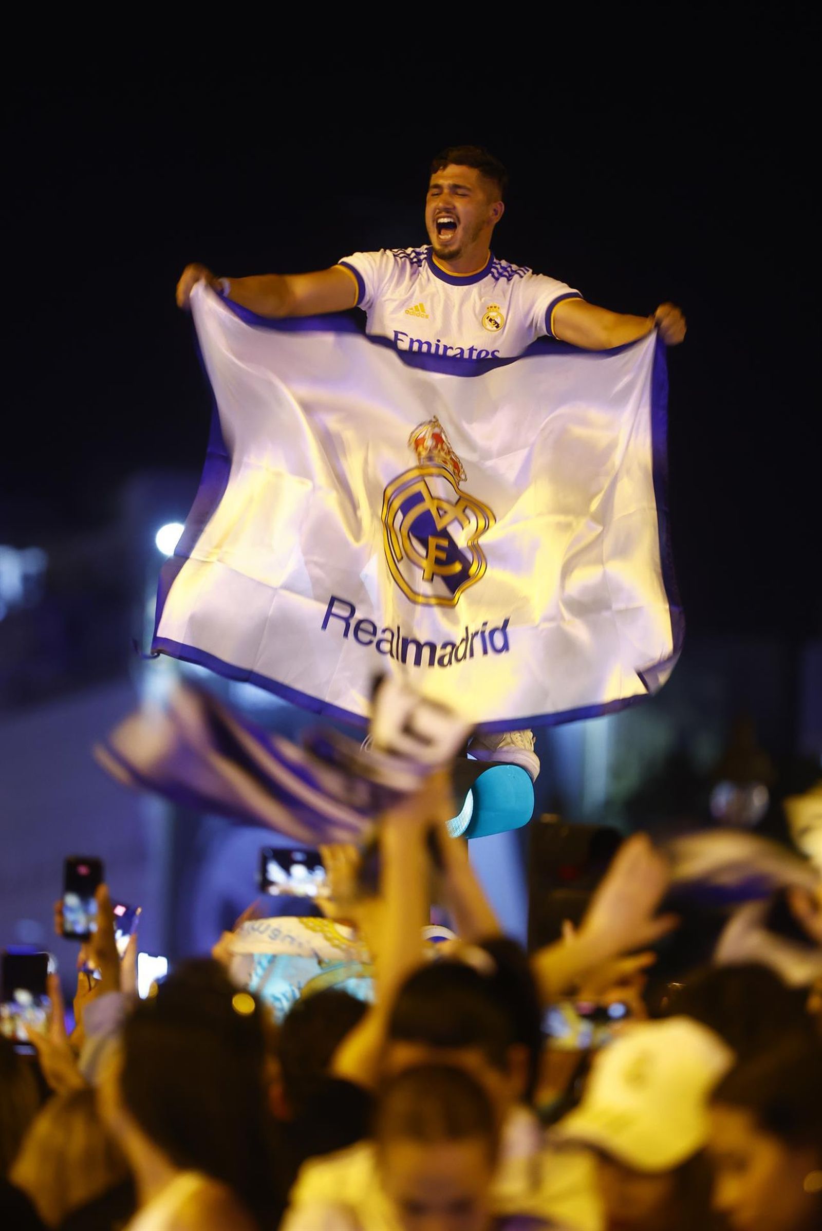 Fotogalería: Los aficionados celebran la victoria en Cibeles