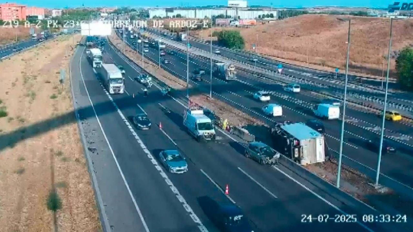 Un herido en un accidente en la A-2 en Torrejón de Ardoz, que provoca más de 6 kilómetros de retenciones
