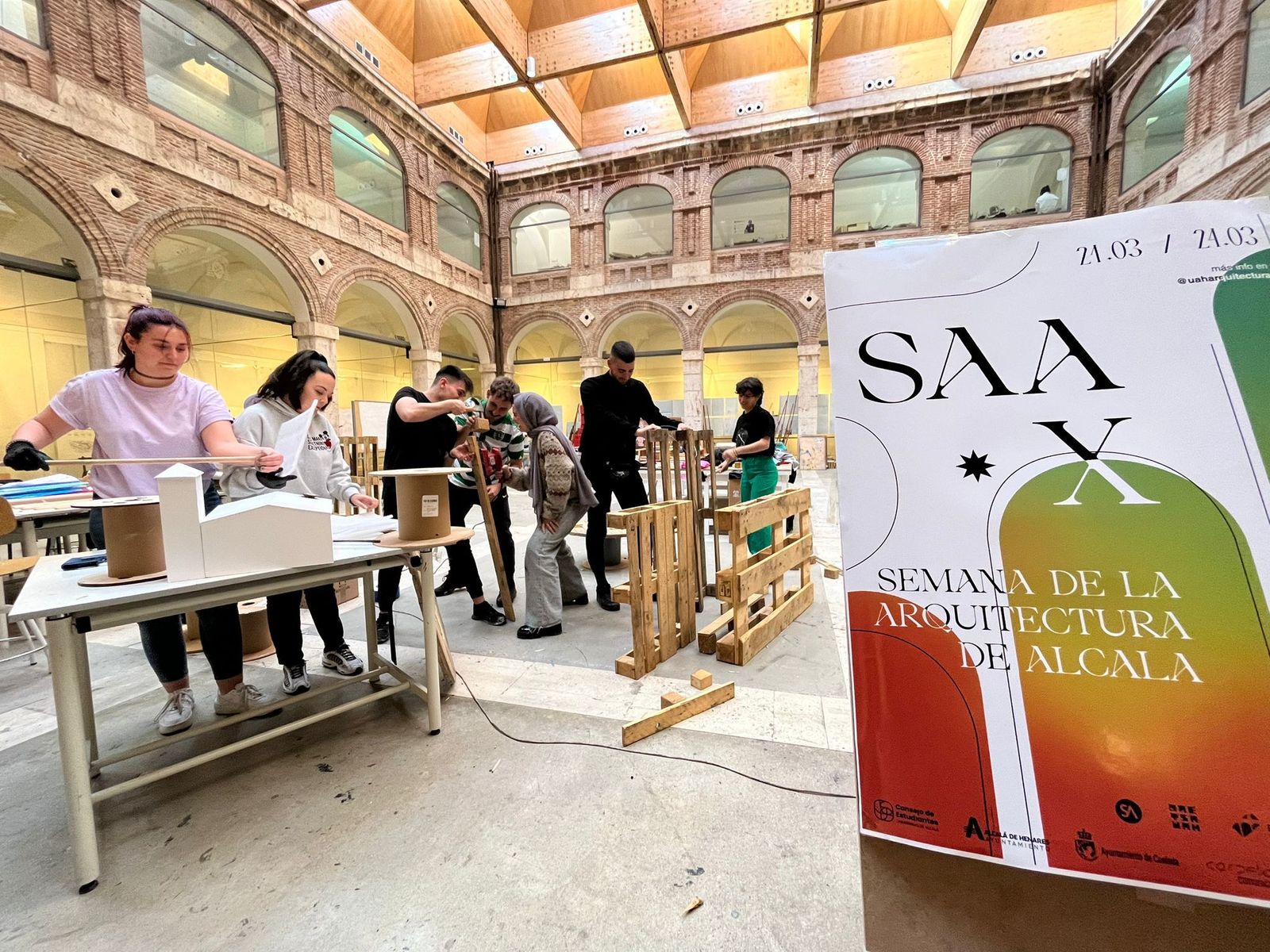 Alumnos en una de las actividades de la X Semana de la Arquitectura de Alcalá