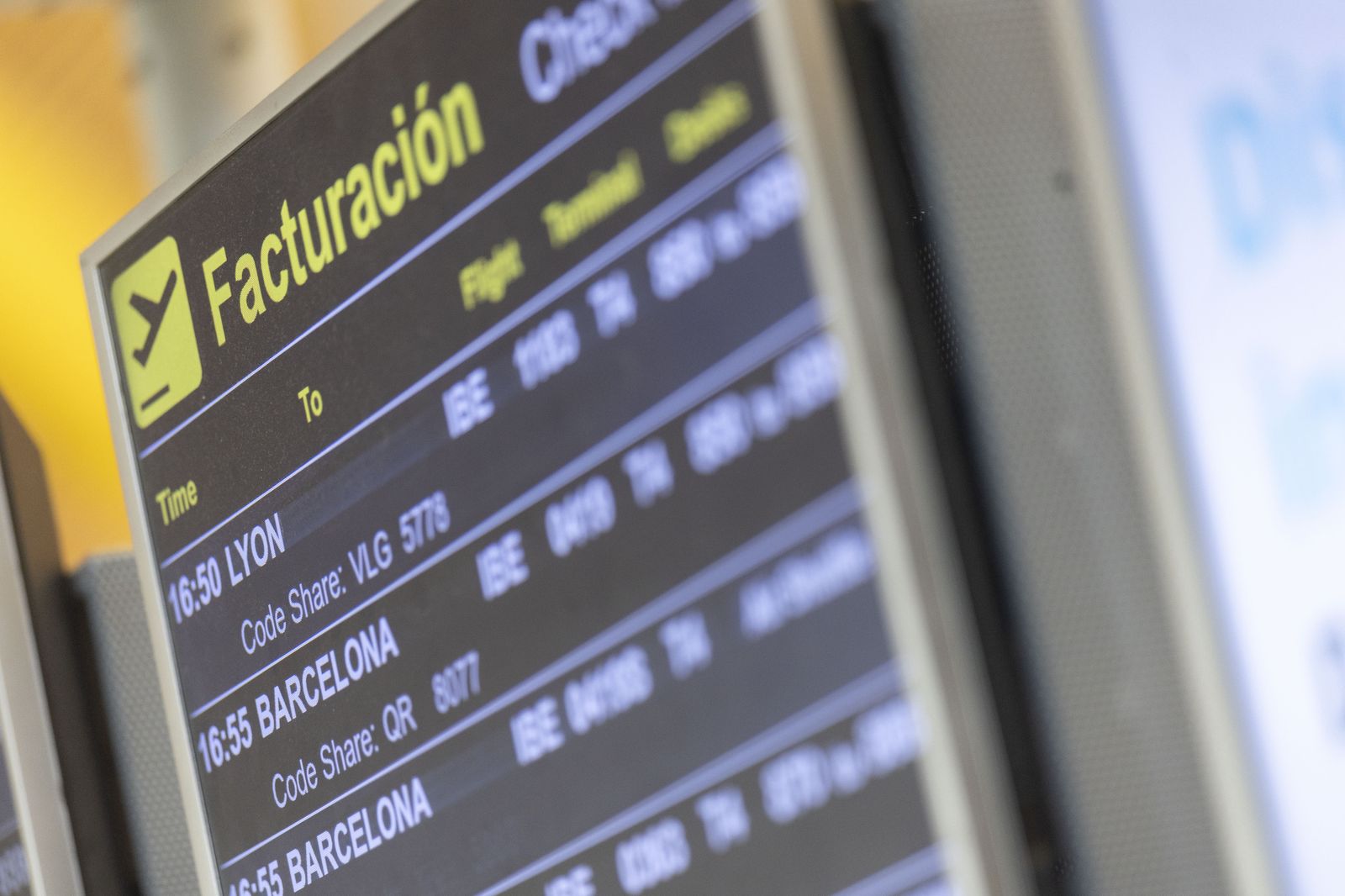 Pantalla informativa en el aeropuerto Adolfo Suárez Madrid Barajas