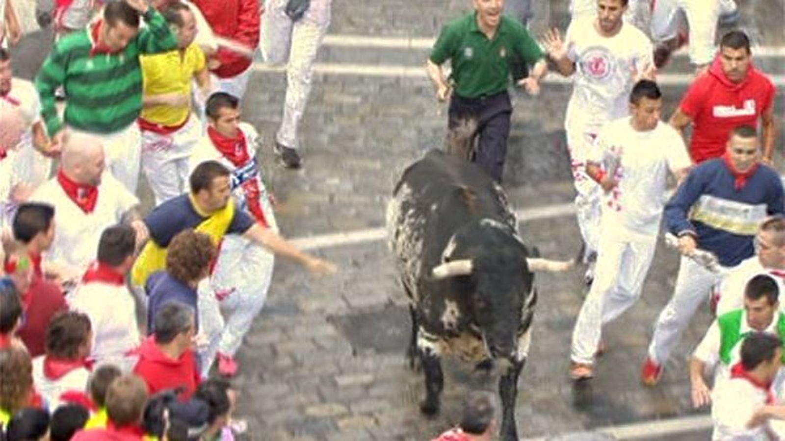 Primer encierro de los sanfermines, peligroso, deja al menos un herido