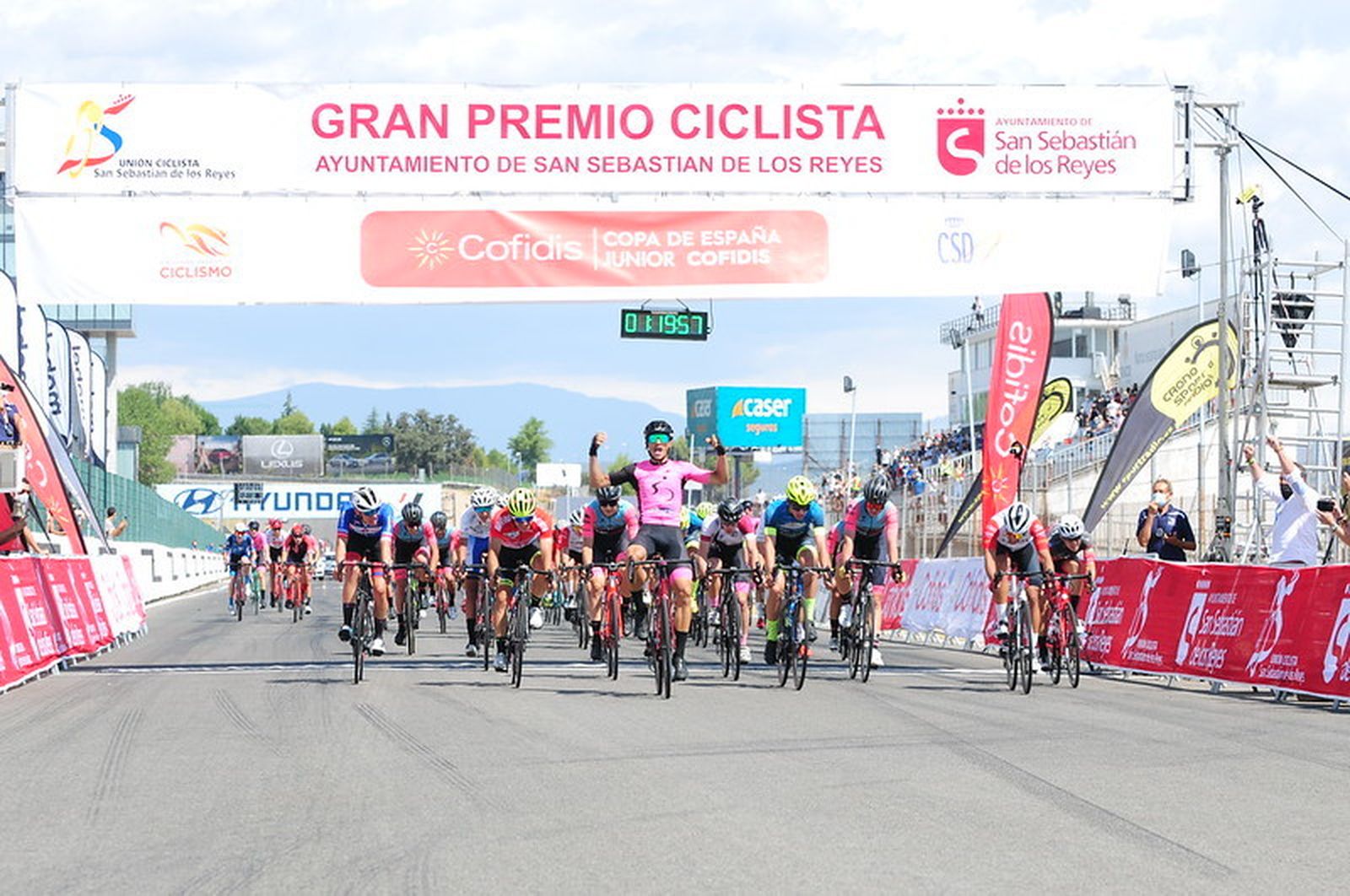 Línea de meta en el Jarama durante la celebración de una prueba ciclista