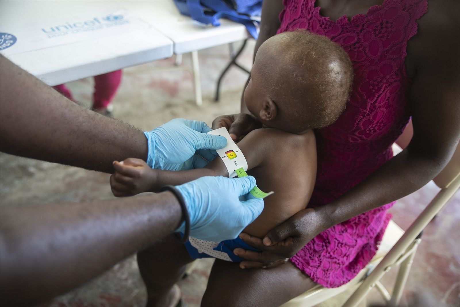 Atención a la desnutrición en una clínica de UNICEF