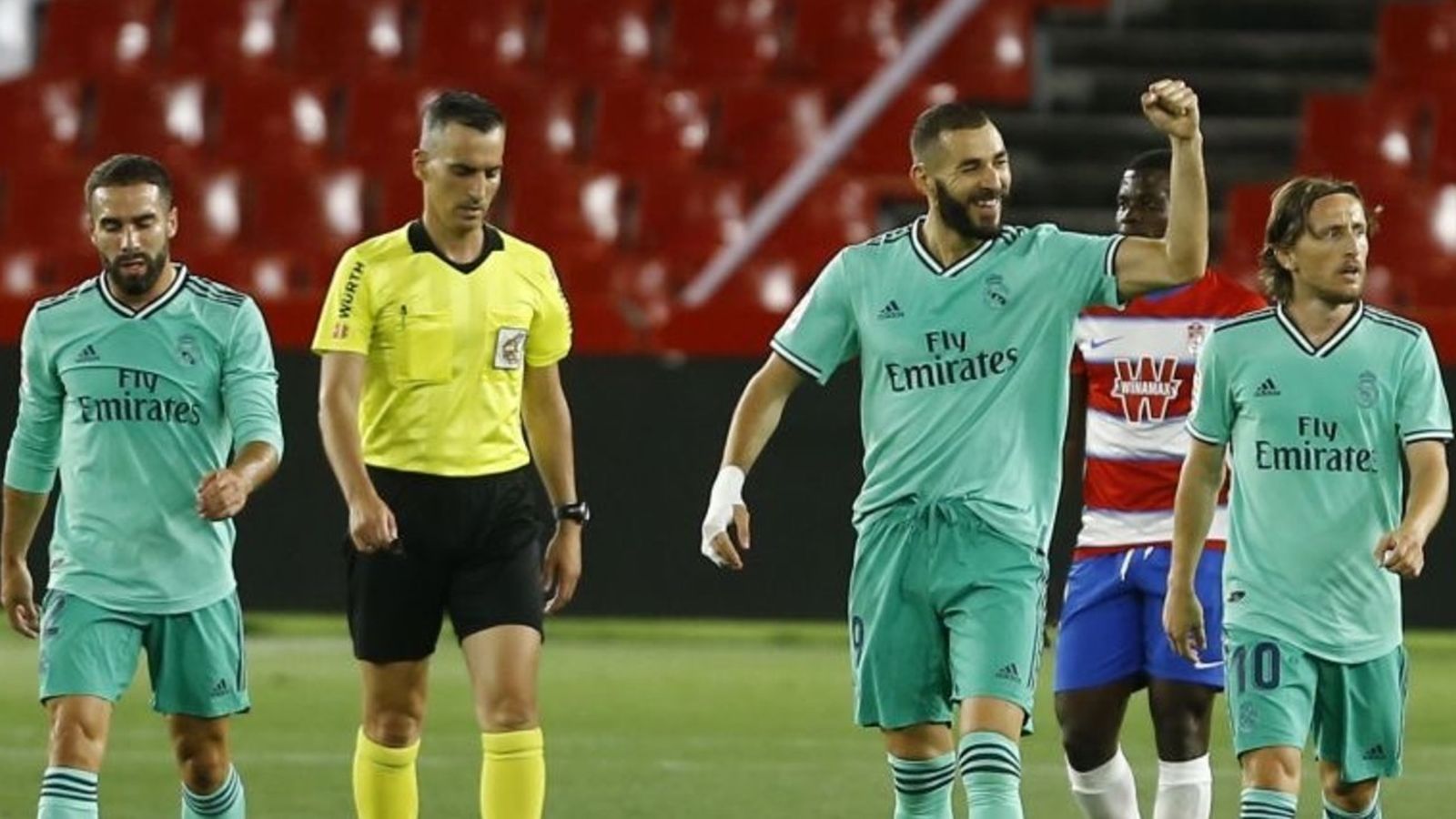 Benzema ante el Granada