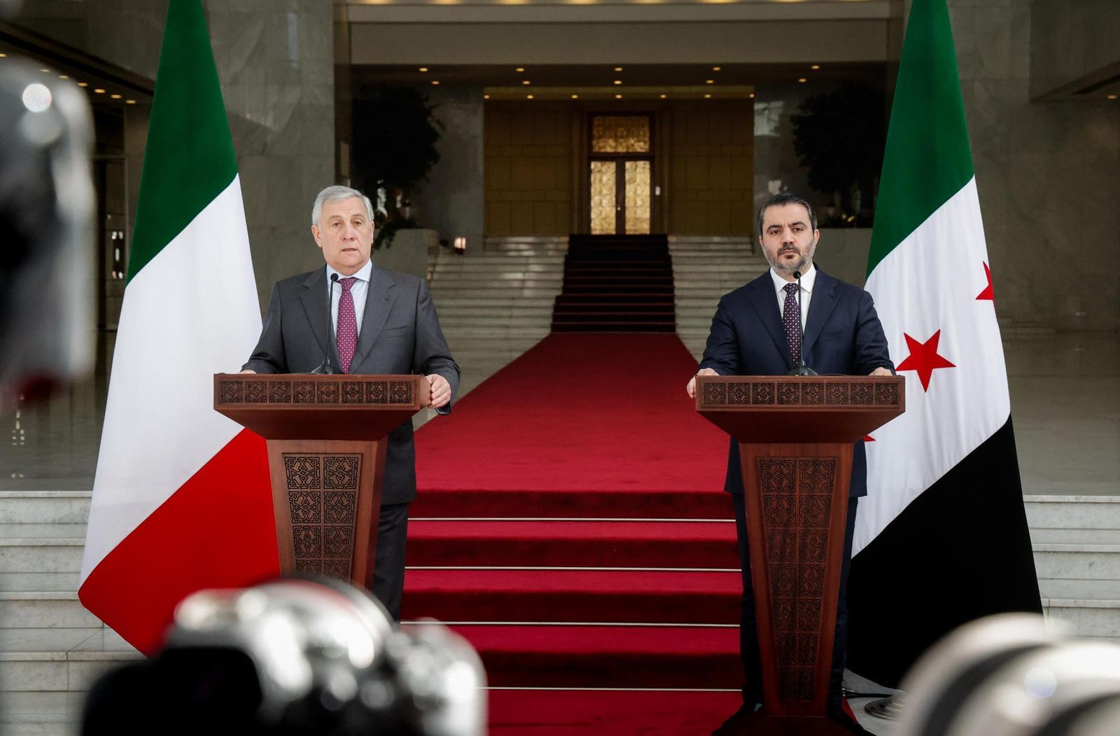 Antonio Tajani, Ministro de Exteriores de Italia, y Asaad al-Shibani, Ministro de Exteriores de Siria
