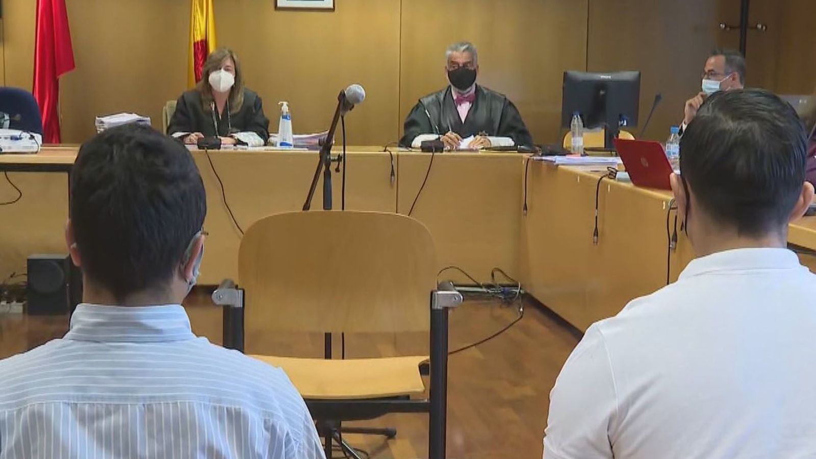 Los dos jóvenes acusados de matar a otro para robarle un móvil y un reloj niegan los hechos