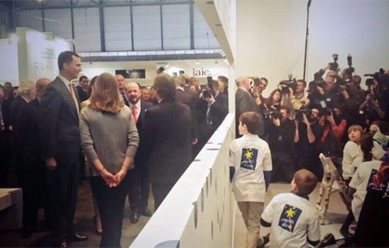 Los Príncipes inauguran fascinados  la 33 edición de ARCOmadrid