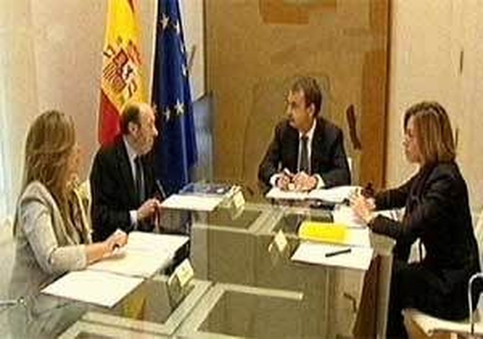 El Gobierno refuerza la seguridad en embajadas y alerta a empresas y cooperantes