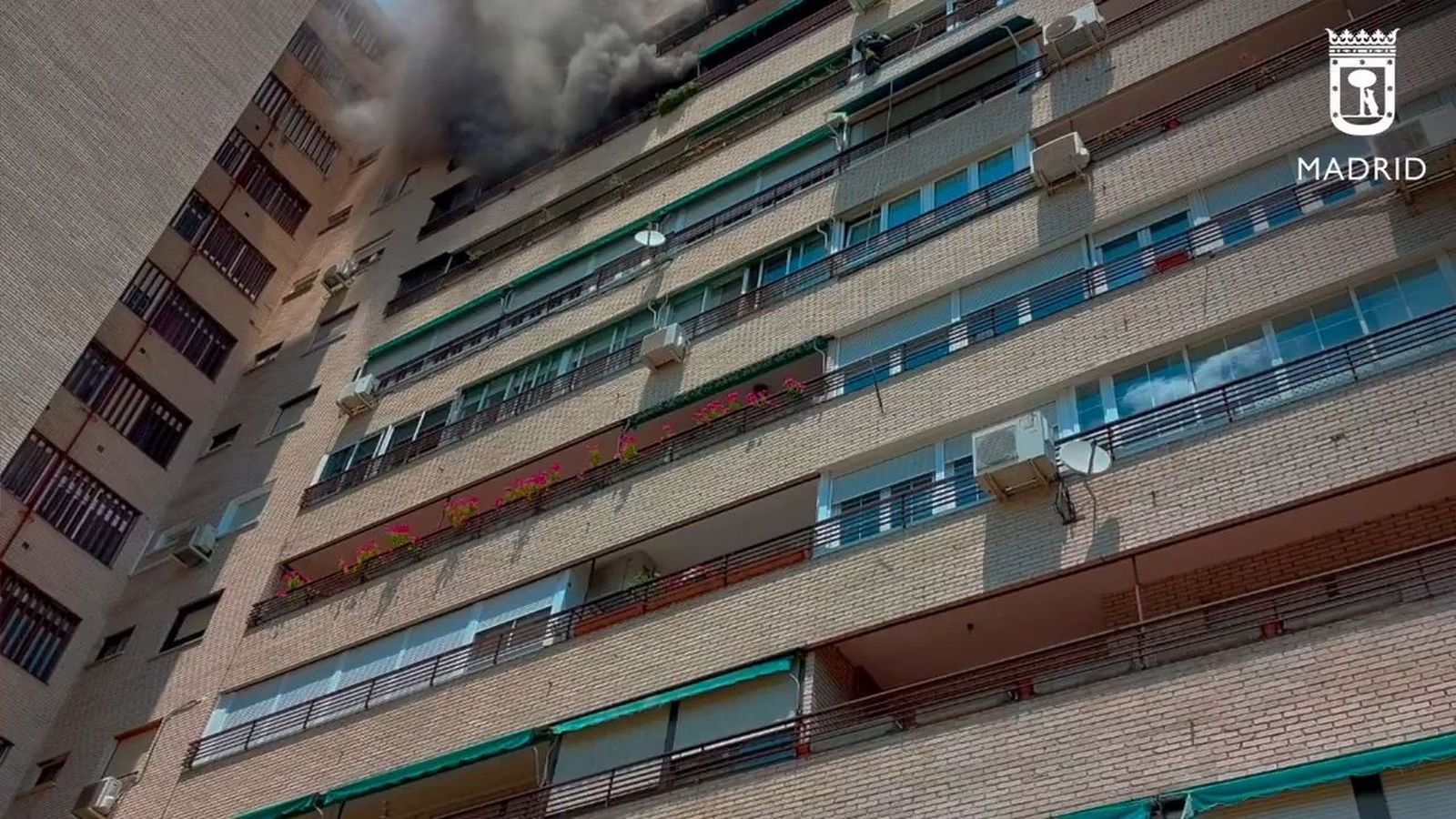 Incendio de vivienda en un edificio del barrio de Lucero, en Latina